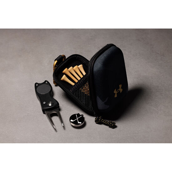 アンダーアーマー コンテイン マイクロケース（使用イメージ）