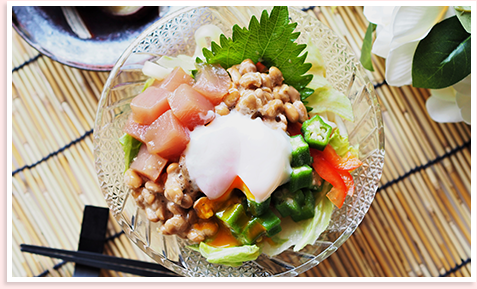 夏にぴったり!まぐろと納豆のサラダうどん